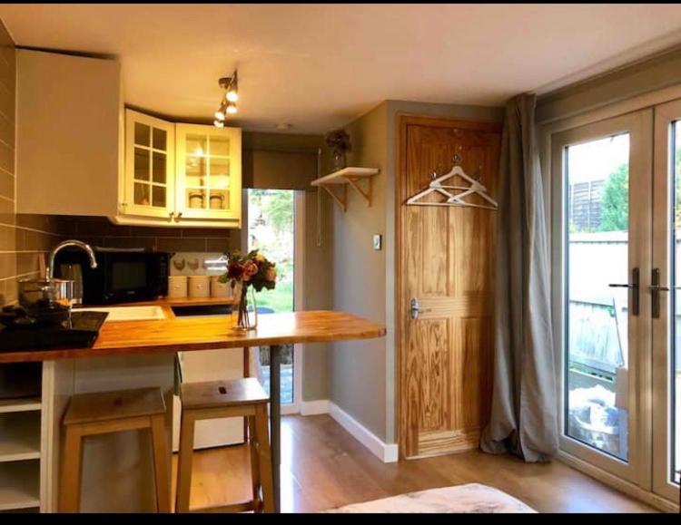 Unique Wooden Lodge With A View! Londres Extérieur photo